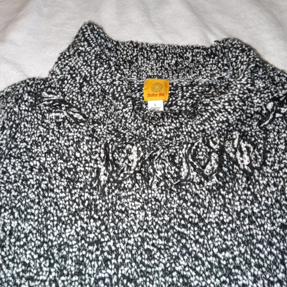 5 for $10 Ruby Rd Fringed Cowl Neck Black & White Knit Sweater size Large - Picture 4 of 6